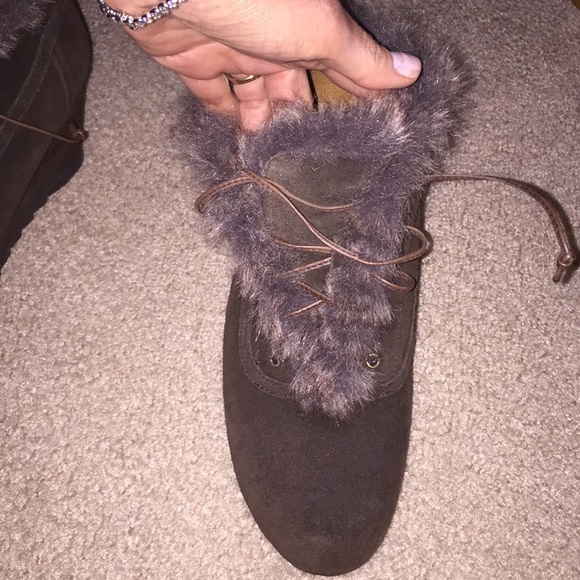 Chocolate brown faux fur trim booties size 8 - Picture 3 of 5